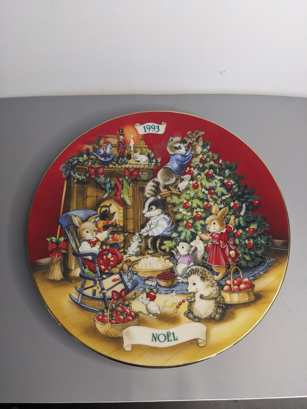 Avon 1993 Noel Woodland Animals Christmas Collector Plate Holiday Decor Vintage